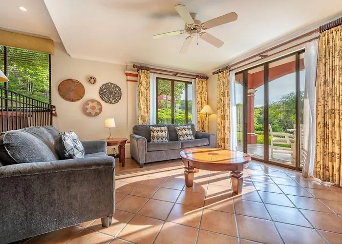 Sunshine Getaway- Lovely Golf Front