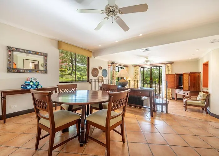 Sunshine Getaway- Lovely Golf Front