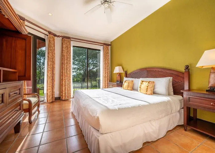 Sunshine Getaway- Lovely Golf Front Hébergement de vacances