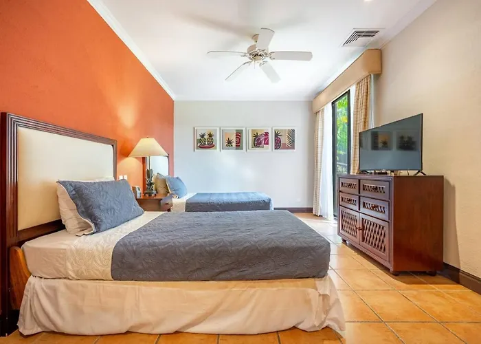 Sunshine Getaway- Lovely Golf Front Brasilito