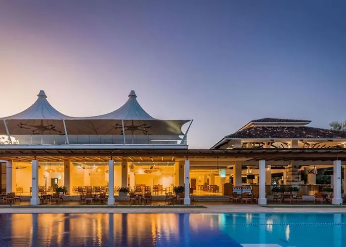Sunshine Getaway- Lovely Golf Front *