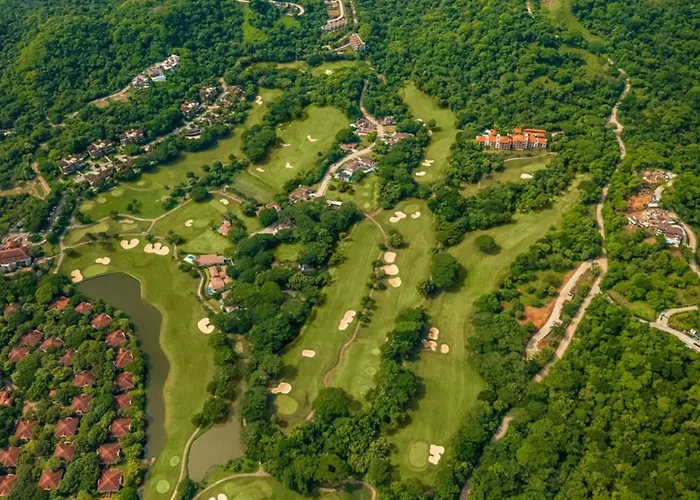 Sunshine Getaway- Lovely Golf Front Hébergement de vacances