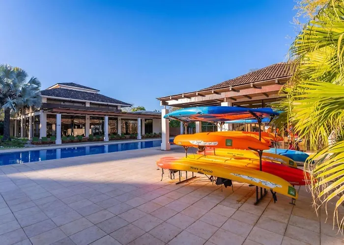 Sunshine Getaway- Lovely Golf Front